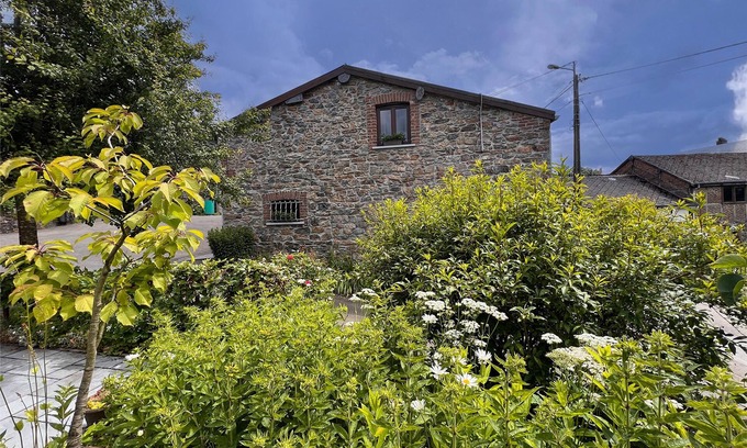 Trois-Ponts Casa | Holiday home with wood stove & spacious garden