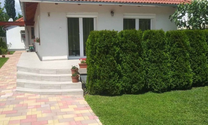 Keszthely Casa | Casa vacacional con wifi y bonito jardin