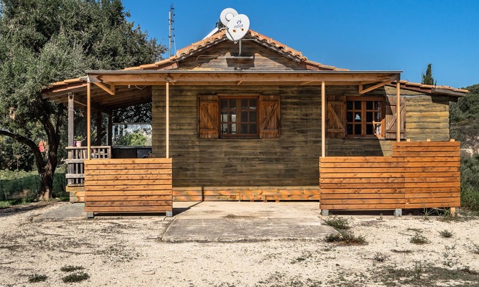 Paliki Casa | Casa de vacaciones "Casa de madera" con vistas a la montaña y jardín