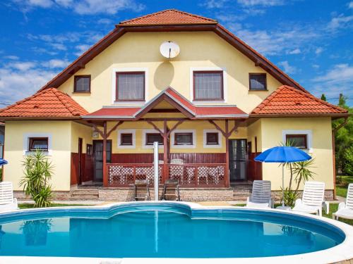 Balatonmariafurdo Casa | Holiday Home Yellow 2 by Interhome