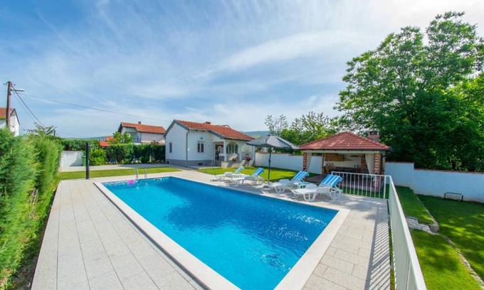 Blagaj Casa | Holiday Home ZLATAR next to Buna river