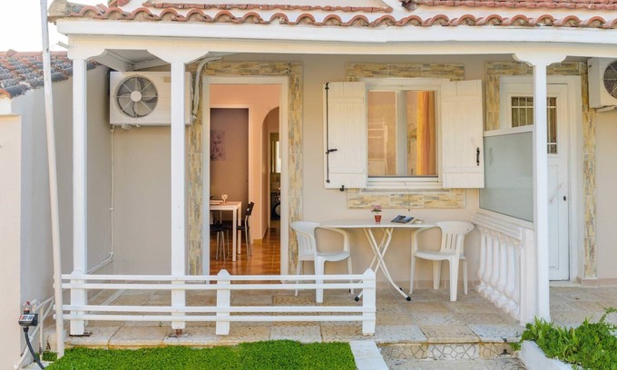 Spartia Casa | Casa de vacaciones "Zoumpouli 5" con vistas al mar, jardín y Wi-Fi