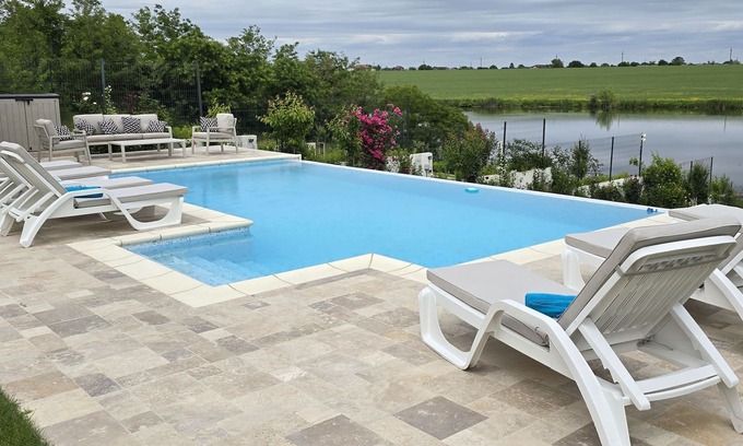 Balotesti Casa | Holiday house 5-10 min to Therme Bucharest and Airport