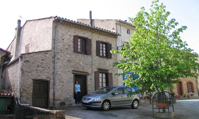 Massaguel Casa | CASA DE VACACIONES AL PIE DE LA MONTAÑA NEGRA EN