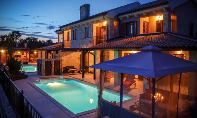 Porat Casa | Holiday house Berna - pool house: - Malinska, Island Krk, Croatia