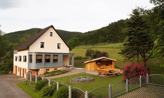Birresborn Casa | Casa de vacaciones Birresborn para 6 - 12 personas con 6 dormitorios - Casa de vacaciones