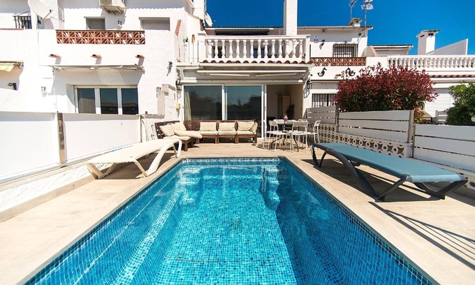 Empuriabrava Casa | Holiday house Empuriabrava for 1 - 6 persons with 3 bedrooms - Holiday home