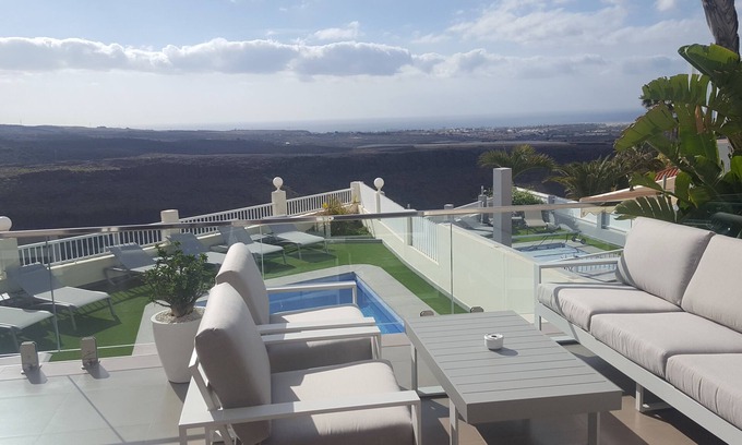 Montana la Data Casa | Vivienda Vacacional con Vista al Mar y Piscina Privada