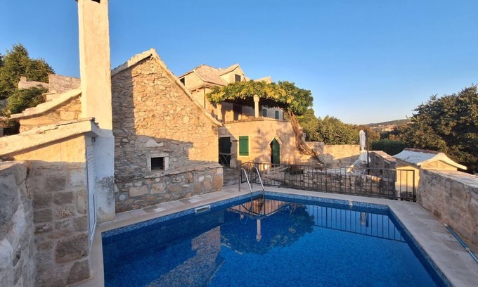 Donji Humac Casa | Holiday house Glicinia with hydromassage pool