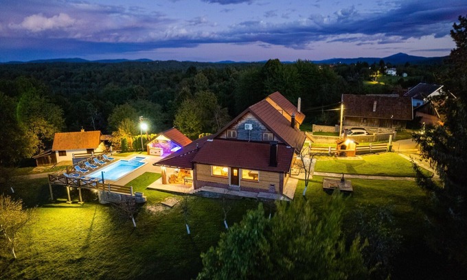 Gornje Dubrave Casa | Casa de vacaciones Gornje Dubrave para 1 - 7 personas con 3 dormitorios - Casa adosada