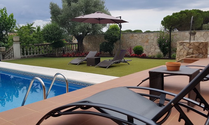 Vidreres Casa | Casa de vacaciones en Vidreres con piscina y pista basket privada