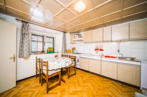 Zrnovo Casa | Holiday house in Zrnovo with terrace, air conditioning, WiFi 3709-2