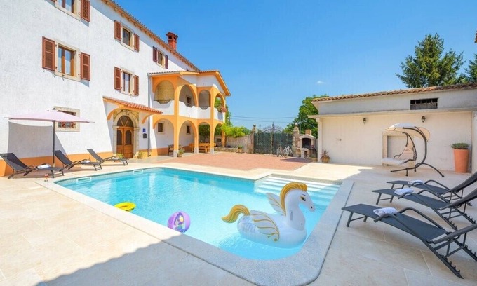 Tinjan Casa | Holiday House Karla Valentina