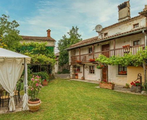 Kras Villa | Holiday house Luin