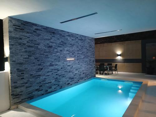 Borak Casa | Holiday House "M" Omiš - Newly renovated house with swimming pool, 3 rooms, gym, large terrace with amazing view on town and 6 parkplaces