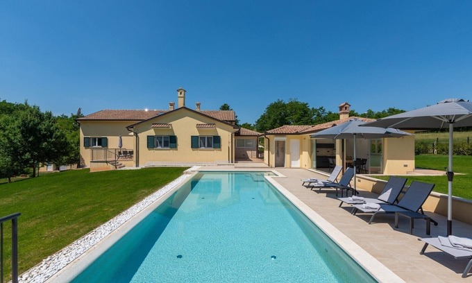 Heki Casa | Holiday House Mateo with Private Pool
