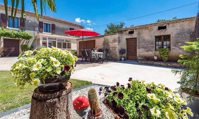 Kringa Casa | Holiday House Matesini with Garden