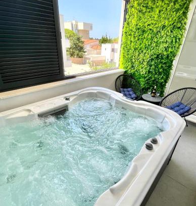 Zrce Apartamento | Holiday House Maze with jacuzzi