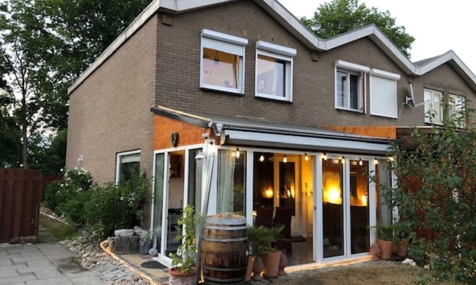 Tegelen Casa | Casa de vacaciones - recientemente renovado - amoblado con gusto con terraza y jardín
