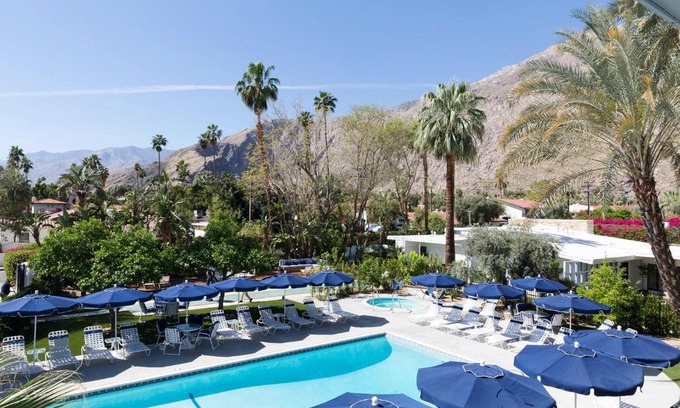 Downtown Palm Springs Hotel | Holiday House Palm Springs