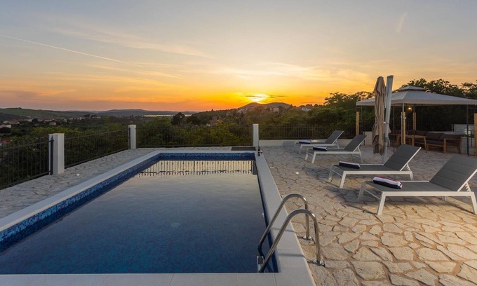 Sibenik Casa | Holiday house Sibenik for 1 - 10 persons with 3 bedrooms - Twin house