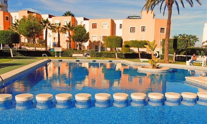 Torrevieja Casa | Casa de vacaciones 'Torre Mata' con terraza, piscina compartida y balcón