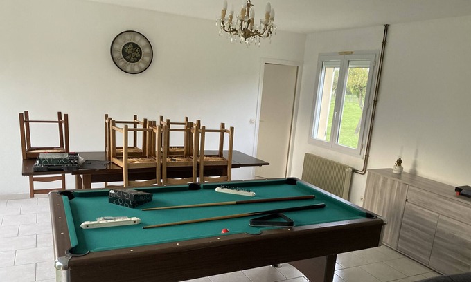 Surgeres Casa | Casa de vacaciones "Villa des Truffiers" con jardín y Wi-Fi