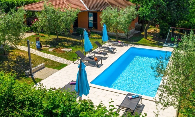 Sveti Lovrec Apartamento | Casa de vacaciones con piscina y amplio jardín para hasta 8 personas