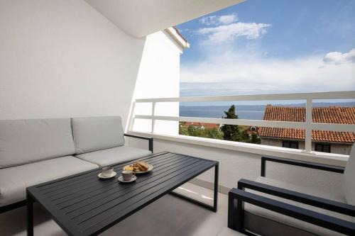 Bol Apartamento | Holiday in Bol * yellow