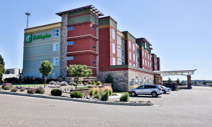 Bismarck Hotel | Holiday Inn Bismarck by IHG
