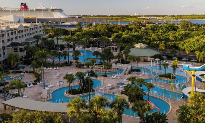 Port Canaveral Complejo | Holiday Inn Cape Canaveral Resort - 2 bedroom Signature Club Suite