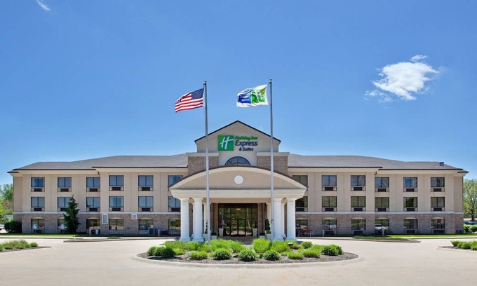 Wadsworth Hotel | Holiday Inn Express Hotel & Suites Wadsworth, an IHG Hotel