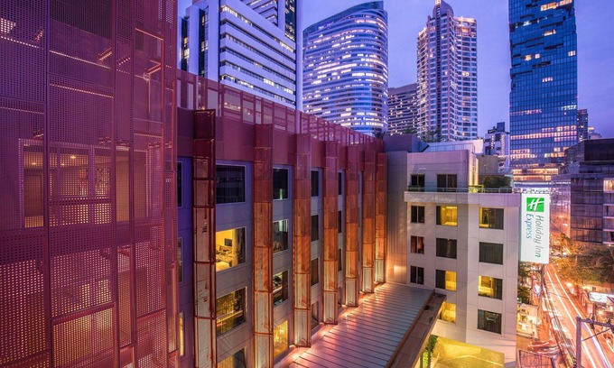 Silom Hotel | Holiday Inn Express Bangkok Sathorn by IHG