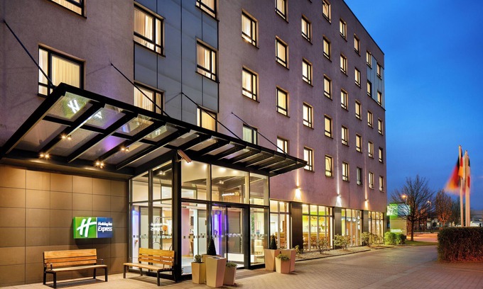 Duesseltal Hotel | Holiday Inn Express Düsseldorf City North by IHG