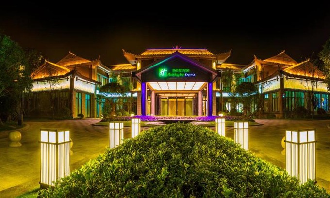 Qinglong County Hotel | Holiday Inn Express Guizhou Qinglong by IHG