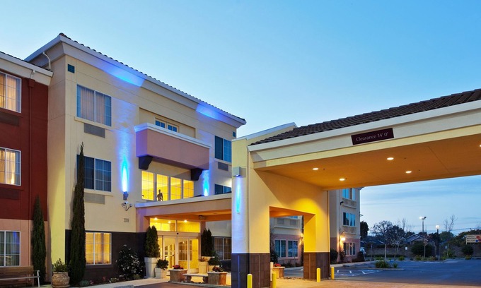 Northwest Berkeley Hotel | Holiday Inn Express Hotel & Suites Berkeley, an IHG Hotel