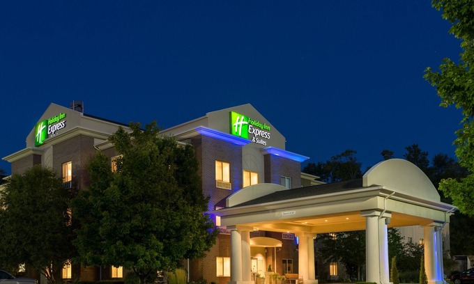 Independence Hotel | Holiday Inn Express Hotel & Suites Independence-Kansas City by IHG