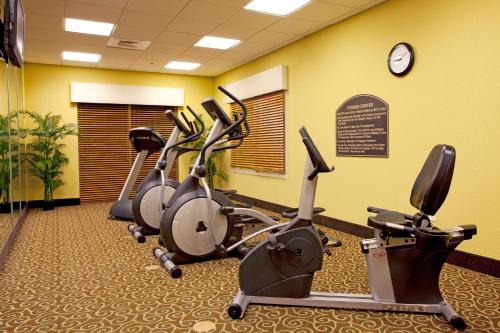 Jacksonville Hotel | Holiday Inn Express Hotel & Suites Chaffee - Jacksonville West by IHG