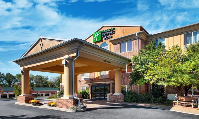 Lititz Hotel | Holiday Inn Express Hotel & Suites Lancaster-Lititz, an IHG Hotel