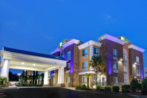 Anderson Hotel | Holiday Inn Express Hotel & Suites Anderson I-85 - HWY 76, Exit 19B by IHG