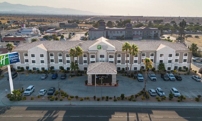Hesperia Hotel | Holiday Inn Express Hotel & Suites Hesperia by IHG