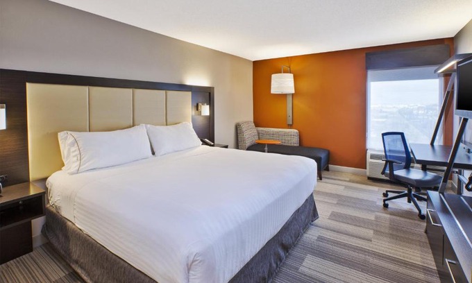 Bedford Park Hotel | Holiday Inn Express & Suites Chicago-Midway Airport by IHG