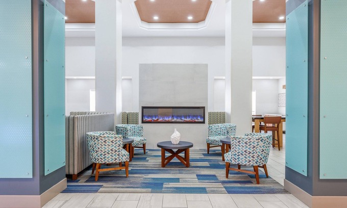 Williamsburg Hotel | Holiday Inn Express & Suites Williamsburg by IHG