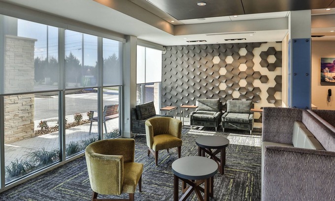 Metrocenter - North Rhodes Park Hotel | Holiday Inn Express & Suites Nashville Metrocenter Downtown by IHG