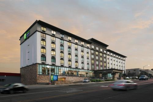 Downtown Fort Worth Hotel | Holiday Inn Express & Suites Fort Worth Downtown by IHG