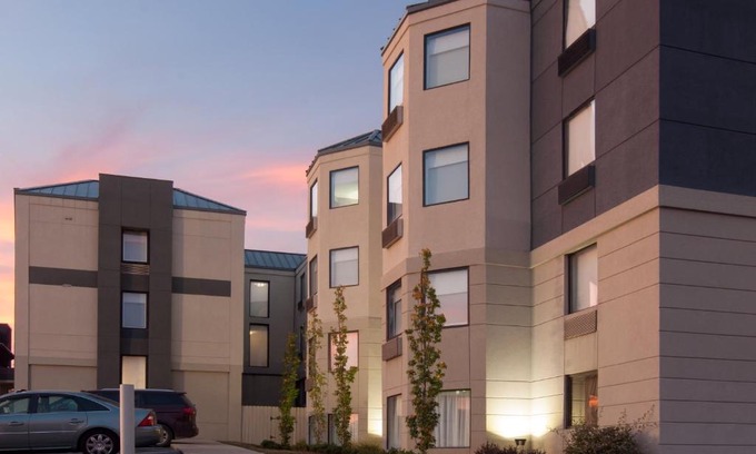 Nashville Hotel | Holiday Inn Express & Suites Nashville-I-40 & I-24(Spence Lane) by IHG