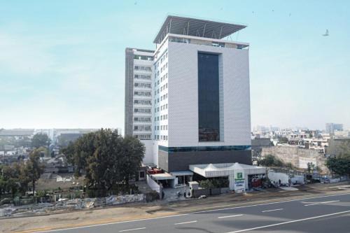 Jaipur Hotel | Holiday Inn Express & Suites Jaipur Gopalpura by IHG