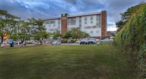 Villahermosa Hotel | Holiday Inn Express Villahermosa by IHG