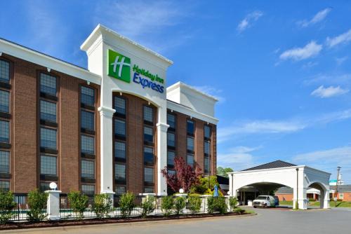 Winston - Salem Hotel | Holiday Inn Express Winston-Salem Medical Ctr Area