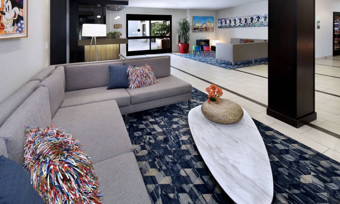 Anaheim Resort Hotel | Holiday Inn Hotel & Suites Anaheim by IHG